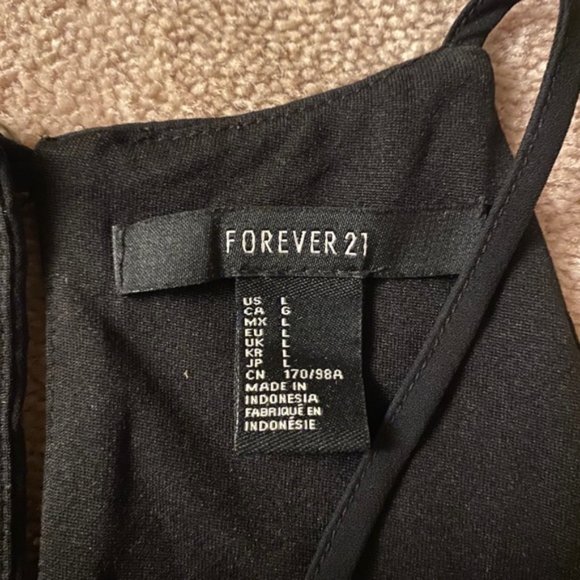 Pleated Halter Blouse - Picture 3 of 3